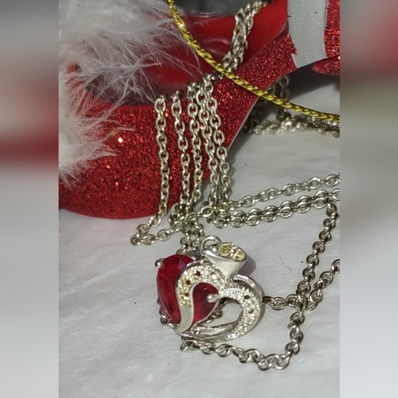 Romantic Red Heart Pendant Necklace - Picture 5 of 8